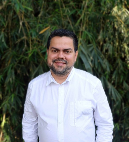 Dr. Roberto Camacho
